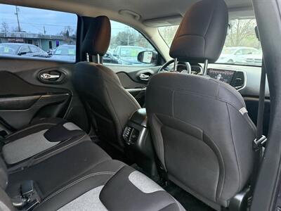 2015 Jeep Cherokee Sport   - Photo 19 - Garden City, ID 83714