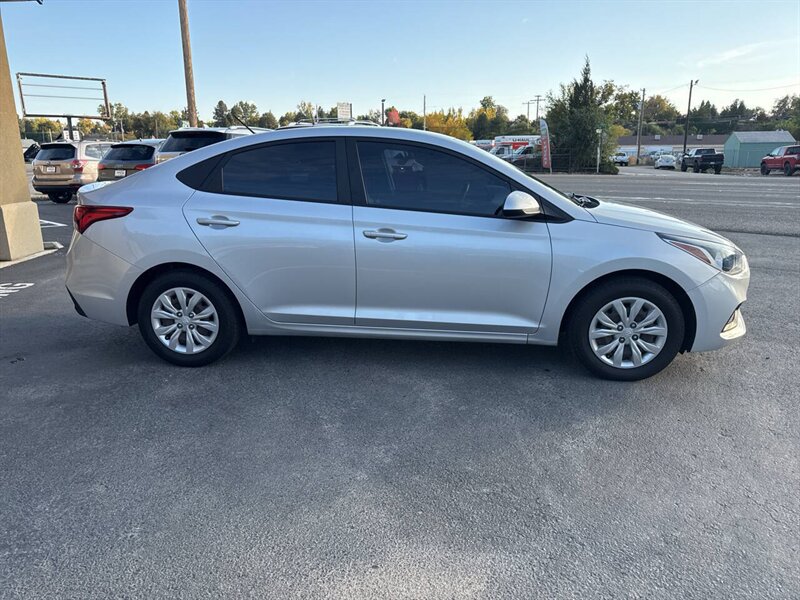 2019 Hyundai ACCENT SE 4dr Sedan 6A - Photo 8 - Garden City, ID 83714