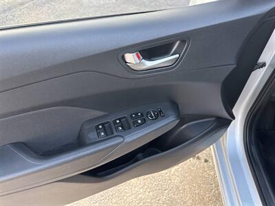 2019 Hyundai ACCENT SE 4dr Sedan 6A - Photo 10 - Garden City, ID 83714