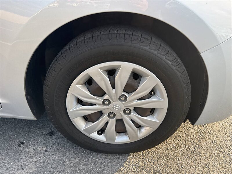 2019 Hyundai ACCENT SE 4dr Sedan 6A - Photo 23 - Garden City, ID 83714