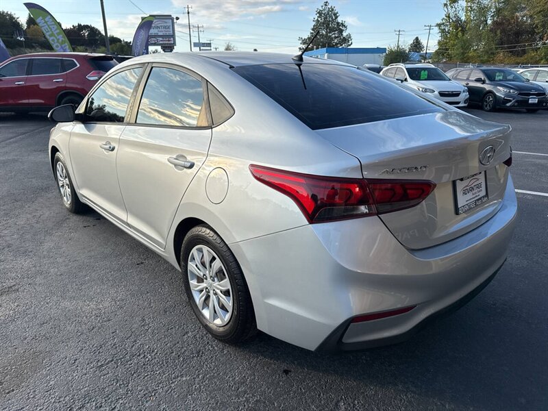 2019 Hyundai ACCENT SE 4dr Sedan 6A - Photo 5 - Garden City, ID 83714