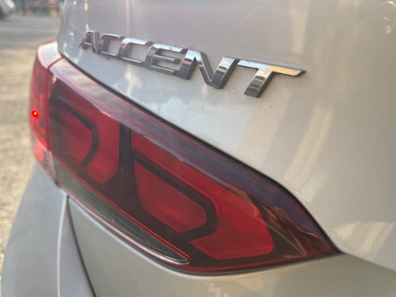 2019 Hyundai ACCENT SE 4dr Sedan 6A - Photo 29 - Garden City, ID 83714