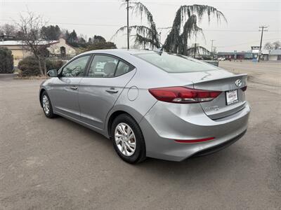 2017 Hyundai ELANTRA SE   - Photo 5 - Garden City, ID 83714
