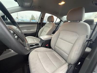 2017 Hyundai ELANTRA SE   - Photo 12 - Garden City, ID 83714