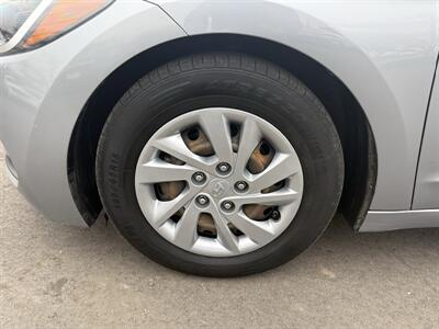 2017 Hyundai ELANTRA SE   - Photo 22 - Garden City, ID 83714