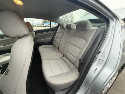 2017 Hyundai ELANTRA SE   - Photo 15 - Garden City, ID 83714