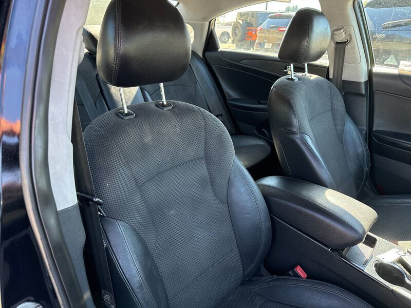 2012 Hyundai SONATA SE 2.0T 4dr Sedan - Photo 17 - Garden City, ID 83714