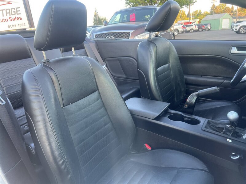 2006 Ford Mustang GT Deluxe 2dr Convertible - Photo 16 - Garden City, ID 83714