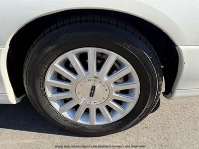 2004 Lincoln Town Car Ultimate - Photo 23 - Garden City, ID 83714