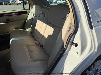 2004 Lincoln Town Car Ultimate - Photo 15 - Garden City, ID 83714