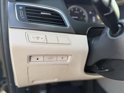 2017 Hyundai SONATA Sport   - Photo 23 - Garden City, ID 83714