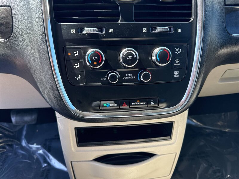2016 Chrysler Town and Country LX 4dr Mini Van - Photo 29 - Garden City, ID 83714