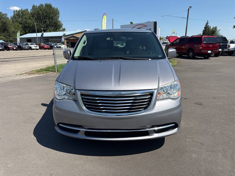 2016 Chrysler Town and Country LX 4dr Mini Van - Photo 2 - Garden City, ID 83714