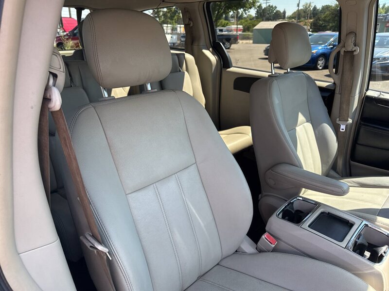 2016 Chrysler Town and Country LX 4dr Mini Van - Photo 21 - Garden City, ID 83714