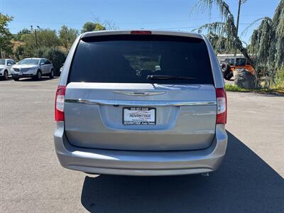 2016 Chrysler Town and Country LX 4dr Mini Van - Photo 6 - Garden City, ID 83714