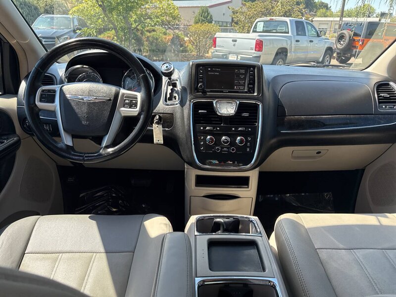 2016 Chrysler Town and Country LX 4dr Mini Van - Photo 9 - Garden City, ID 83714