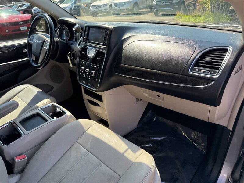 2016 Chrysler Town and Country LX 4dr Mini Van - Photo 22 - Garden City, ID 83714