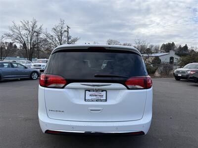 2019 Chrysler Pacifica Touring L   - Photo 6 - Garden City, ID 83714