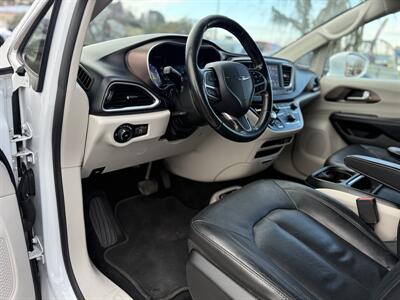 2019 Chrysler Pacifica Touring L   - Photo 11 - Garden City, ID 83714
