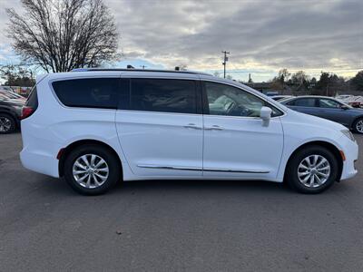 2019 Chrysler Pacifica Touring L   - Photo 8 - Garden City, ID 83714