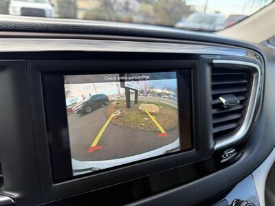 2019 Chrysler Pacifica Touring L   - Photo 14 - Garden City, ID 83714