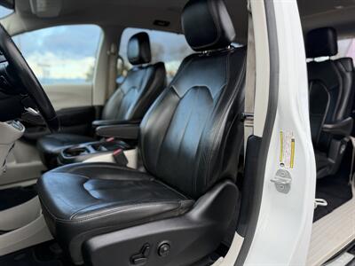 2019 Chrysler Pacifica Touring L   - Photo 12 - Garden City, ID 83714
