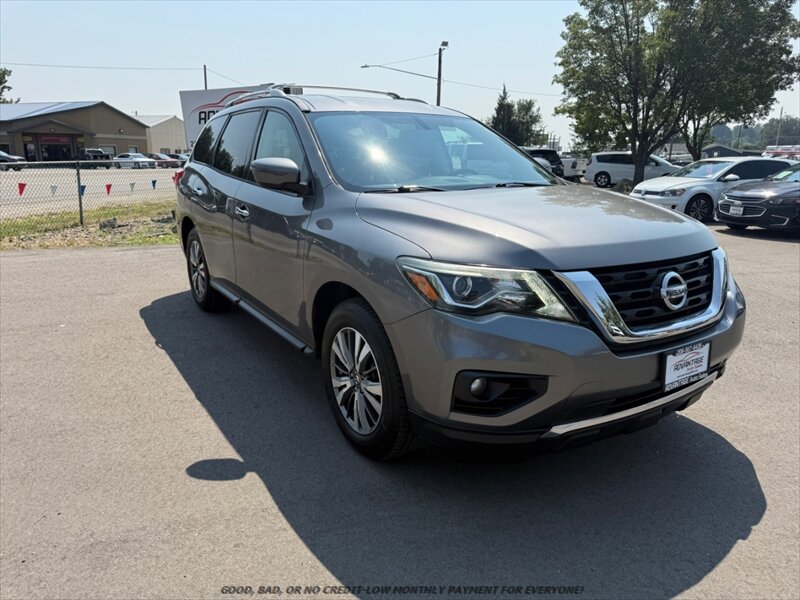 2017 Nissan Pathfinder SV   - Photo 1 - Garden City, ID 83714