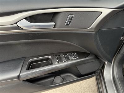 2017 Ford Fusion SE   - Photo 9 - Garden City, ID 83714