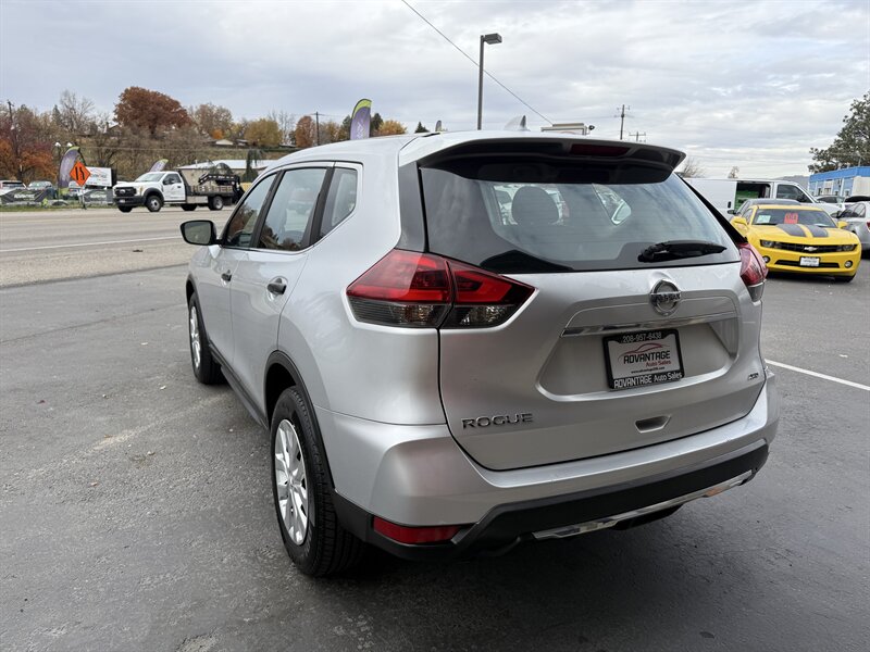 2018 Nissan Rogue S - Photo 5 - Garden City, ID 83714