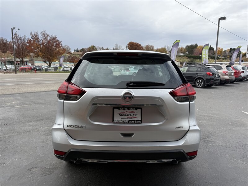 2018 Nissan Rogue S - Photo 6 - Garden City, ID 83714