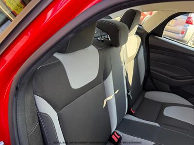 2012 Ford Focus SE   - Photo 16 - Garden City, ID 83714
