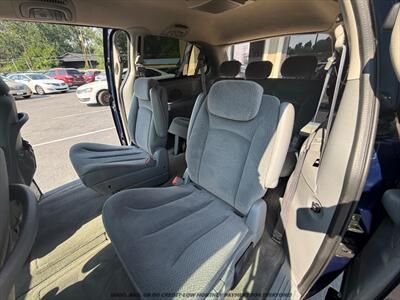 2005 Chrysler Town and Country Touring   - Photo 14 - Garden City, ID 83714