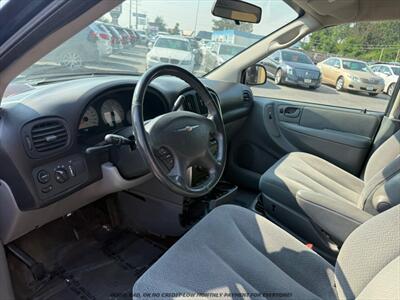 2005 Chrysler Town and Country Touring   - Photo 10 - Garden City, ID 83714