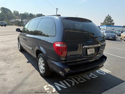 2005 Chrysler Town and Country Touring   - Photo 5 - Garden City, ID 83714