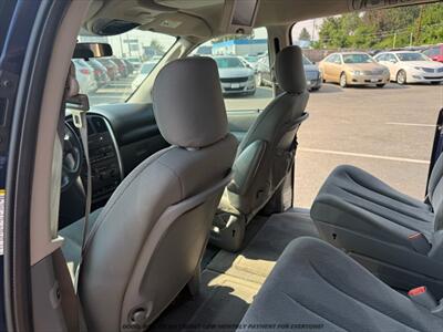 2005 Chrysler Town and Country Touring   - Photo 13 - Garden City, ID 83714