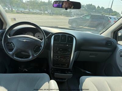 2005 Chrysler Town and Country Touring   - Photo 9 - Garden City, ID 83714