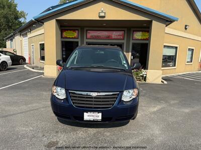 2005 Chrysler Town and Country Touring   - Photo 2 - Garden City, ID 83714
