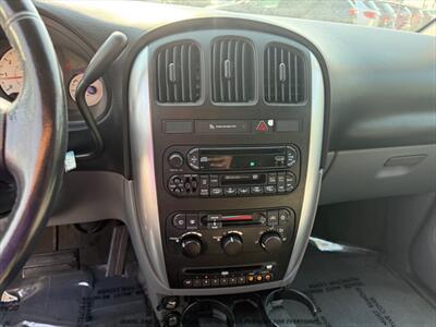 2005 Chrysler Town and Country Touring   - Photo 23 - Garden City, ID 83714