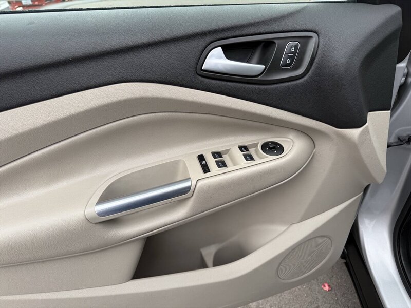 2018 Ford Escape SE AWD 4dr SUV - Photo 8 - Garden City, ID 83714