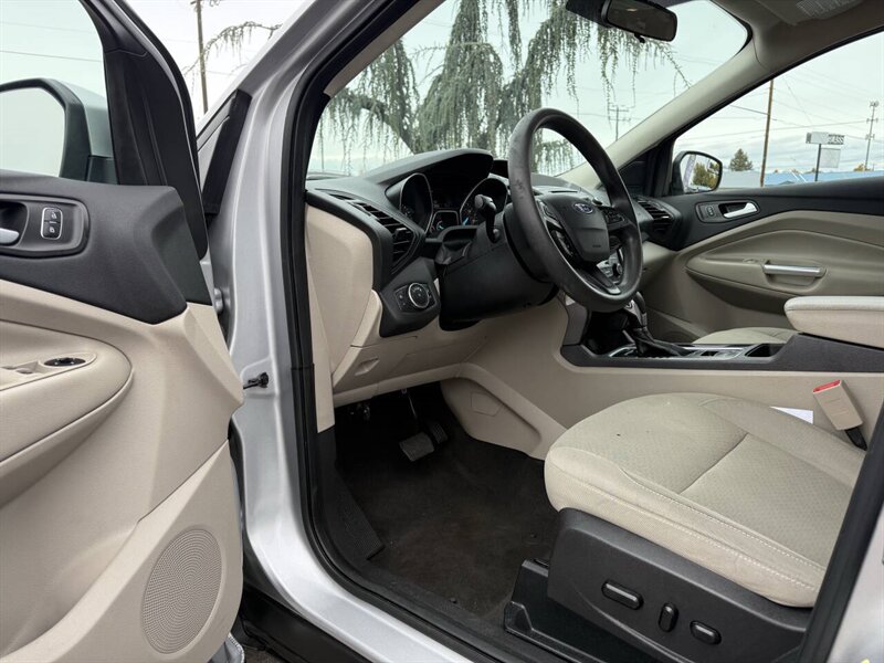 2018 Ford Escape SE AWD 4dr SUV - Photo 12 - Garden City, ID 83714