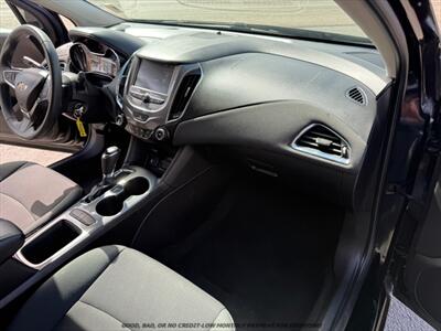 2017 Chevrolet Cruze LT Auto   - Photo 19 - Garden City, ID 83714