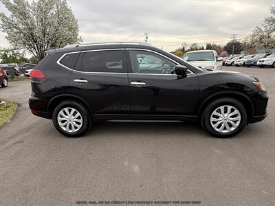 2017 Nissan Rogue S   - Photo 8 - Garden City, ID 83714