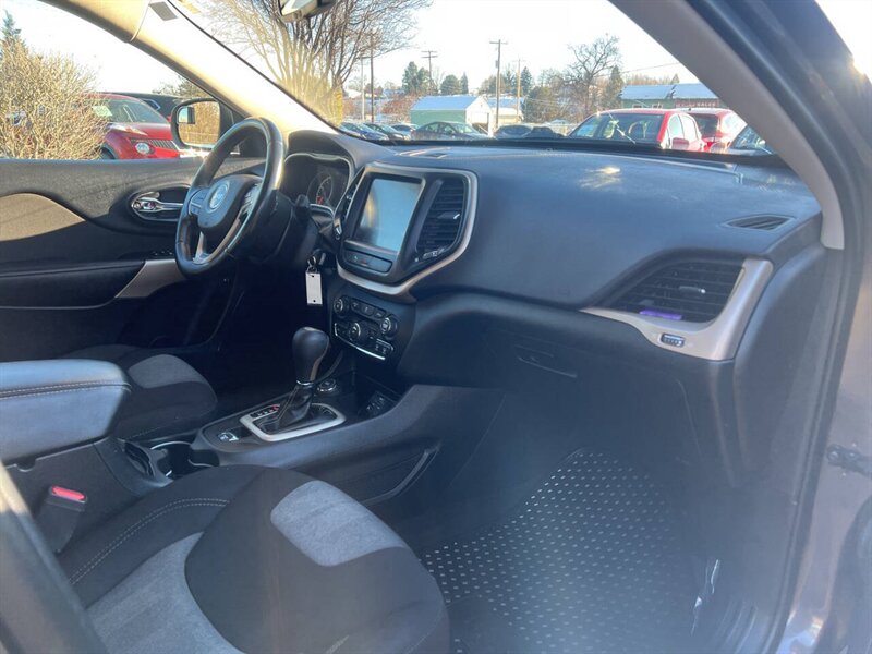 2018 Jeep Cherokee Tech Connect 4x4 4dr SUV - Photo 17 - Garden City, ID 83714