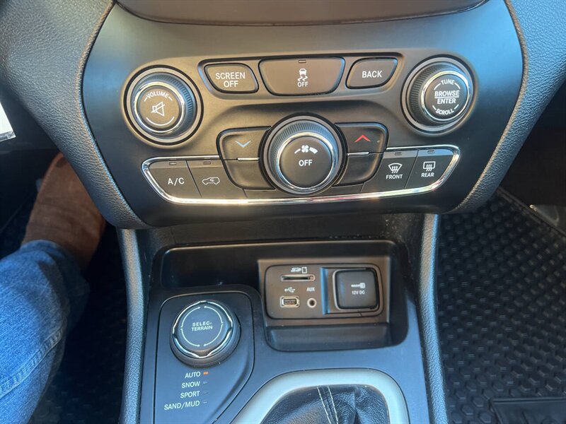 2018 Jeep Cherokee Tech Connect 4x4 4dr SUV - Photo 24 - Garden City, ID 83714