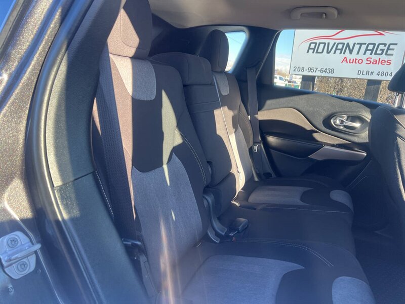 2018 Jeep Cherokee Tech Connect 4x4 4dr SUV - Photo 14 - Garden City, ID 83714