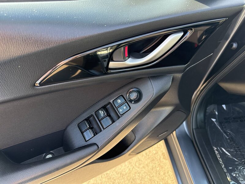 2016 Mazda Mazda3 i Touring 4dr Sedan 6A - Photo 10 - Garden City, ID 83714