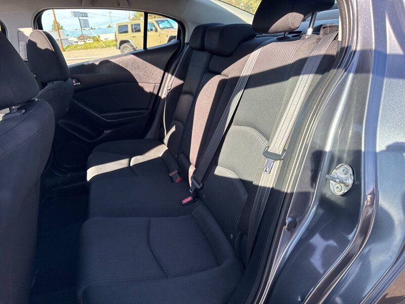 2016 Mazda Mazda3 i Touring 4dr Sedan 6A - Photo 18 - Garden City, ID 83714