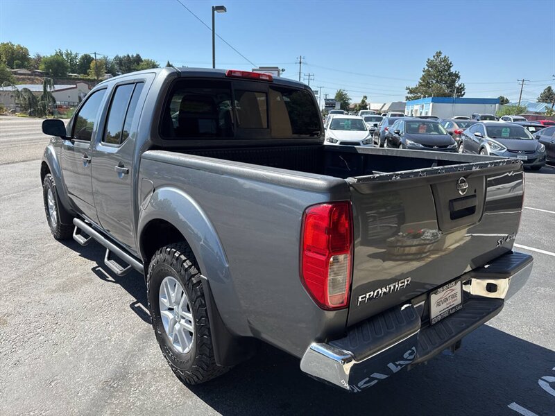 2018 Nissan Frontier SV 4x4 4dr Crew Cab 5 ft. SB 5A - Photo 5 - Garden City, ID 83714