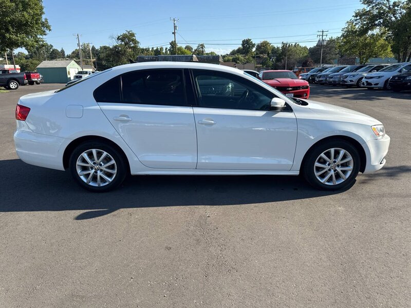 2011 Volkswagen Jetta SE PZEV 4dr Sedan 6A - Photo 8 - Garden City, ID 83714