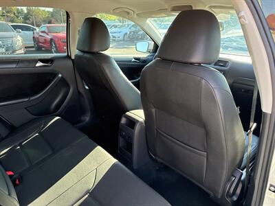 2011 Volkswagen Jetta SE PZEV 4dr Sedan 6A - Photo 17 - Garden City, ID 83714